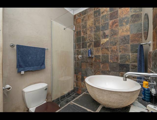 2 BEDROOM APARTMENT FOR SALE IN SEA POINT